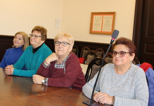 starsze kobiety na spotkaniu