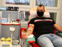 funkcjonariusze oddają krew
