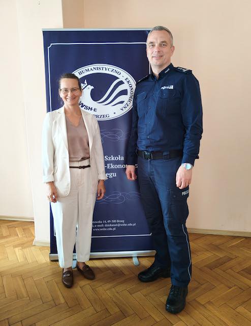 zdjęcie: Komendant Powiatowy Policji w Brzegu insp. Michał Karoński spotkał się z Rektor WSHE w Brzegu dr Aleksandrą Aszkiełowicz