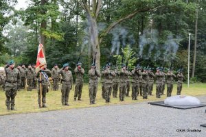 żołnierze Wojska Polskiego podczas salwy honorowej