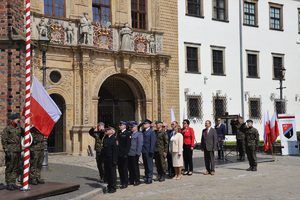 uczestnicy uroczystości Święta Flagi Rzeczypospolitej Polskiej i Konstytucji 3-go maja