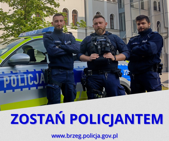 trzech umundurowanych policjantów