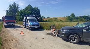 uszkodzony motocross i samochód osobowy