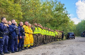policjanci i żołnierze