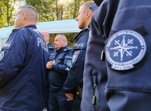 policjanci w grupie