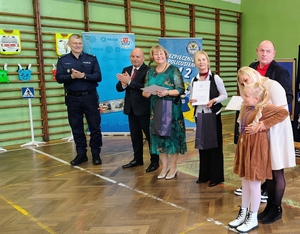 grupa dorosłych osób