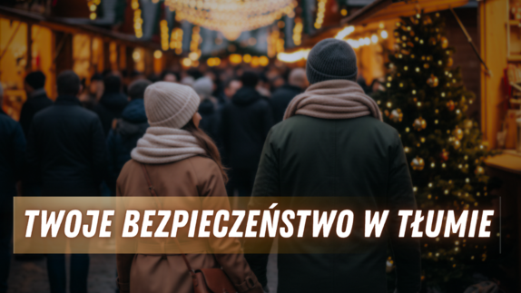 tłum ludzi - obok choinka