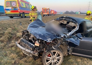 uszkodzony w wypadku samochód