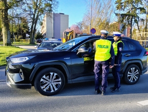 policjantki podczas kontroli drogowych