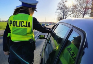 policjantki podczas kontroli drogowych