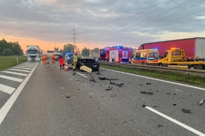 uszkodzony w wypadku samochód
