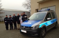 radiowóz - volkswagen caddy, kadra kierownicza KPP w Brzegu i KP w Lewinie.