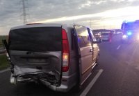 uszkodzony pojazd biorący udział w zdarzeniu na autostradzie A4